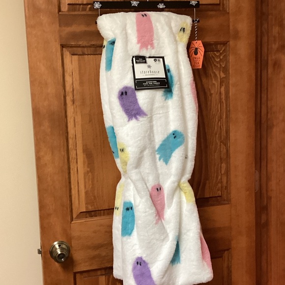 Storehouse Faux Fur Ghost Blanket 👻 - Picture 1 of 4